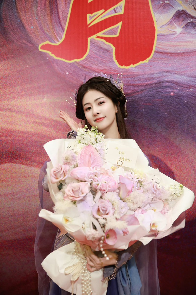 杀青快乐！期待早日和白烁相见🥹🫶🏻