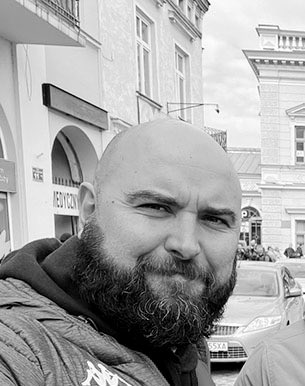 Dos anys de presó de <a href="/PabVis/">Pablo González</a> a Polònia. Sense acusación formal i sense data de judici prevista. Dos anys sense veure els seus tres fills menors, dos anys i només dues visites autoritzades a la seva parella, Ohiana Goiriena. 

Recordeu-lo, recordem-lo.

#FreePabloGonzalez