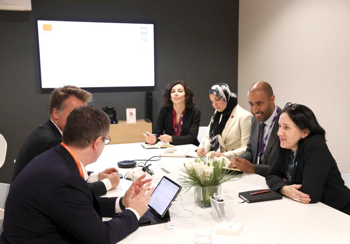 Great discussions yesterday with @UNDP at #MWC24 on how to jointly promote digital inclusion, stimulate innovative entrepreneurship, and strengthen youth and women's employability through our #OrangeDigitalCenters and the #D4SD initiative @MarinaWalter99 @UNDPArabStates