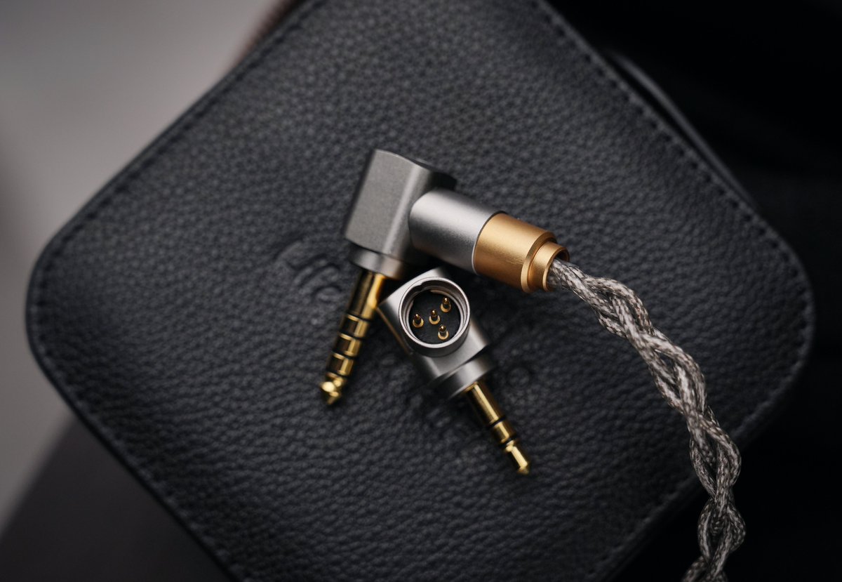 ddhifi_com's tweet photo. Love at first glance, surprised at first listening! 😀
#ddHiFi #NyxPro #BC130Pro #Flagship #Shielded #EarphonesCable #UpgradeCable https://t.co/c9ueeddFvC