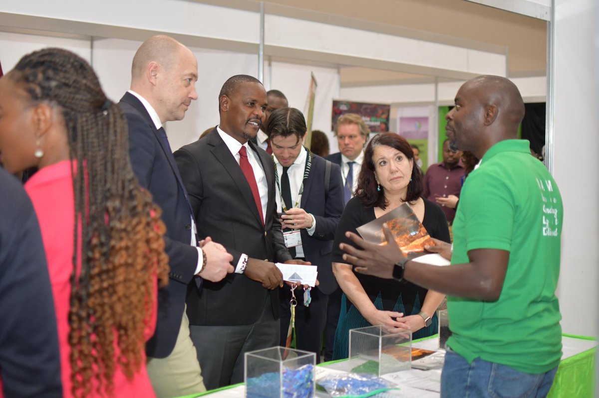 Glad to have interacted with development partners, innovators, manufacturers at #LoopForumKenya on Accelerating Circular Economy through fostering collaborations, policy dialogue, and innovative circular business solutions  #CircularEconomy
