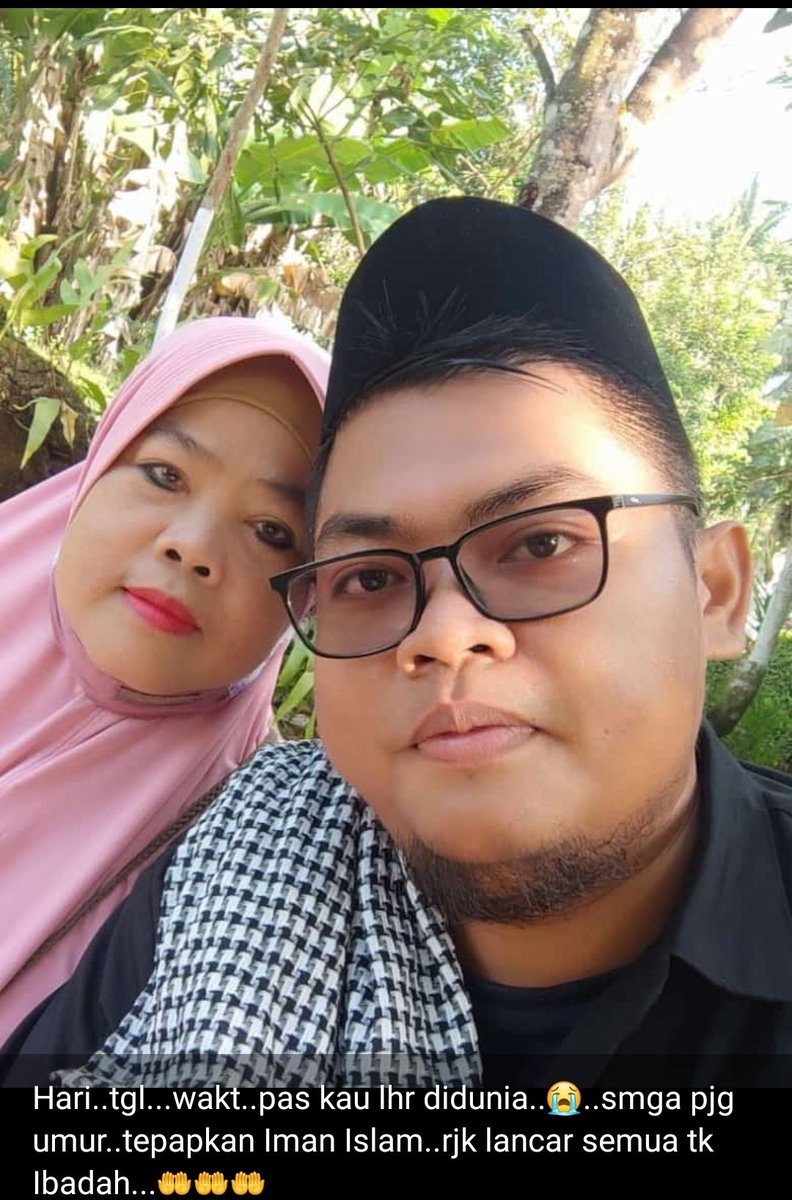 Wanita pertama yaitu IBU❤🥰😍