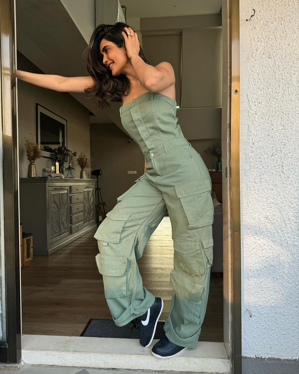 RSprabha8's tweet photo. Exotic glam 😚
@KARISHMAK_TANNA #KarishmaTanna #TheGreatestOfAllTime #GalaxyS24 #ShopwithFlashco #CII4MSMEs #NationalScienceDay https://t.co/AFTAnrQZeB