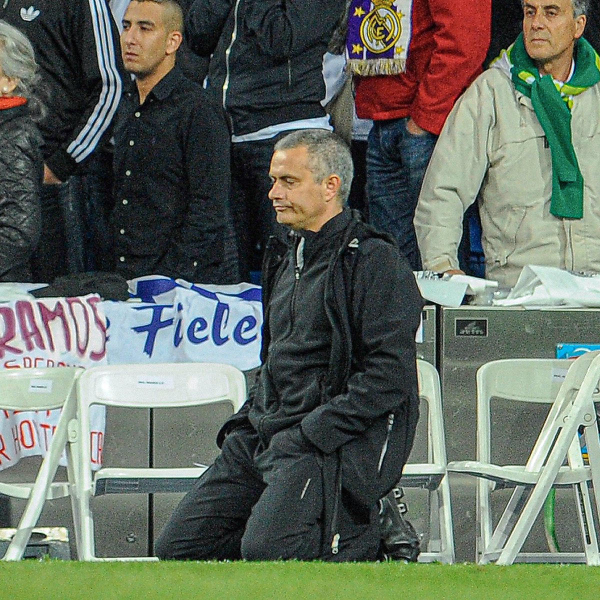 MadridXtra's tweet photo. 🗣️ José Mourinho: "I cried driving home after the Bayern defeat, it was the only time I did it." 

Later, I get a call from Jorge Mendes: "Do me a favour: go to Cristiano's house because he's dead. 

I told him: "I'm also dead. But I did it, prepare yourself, no tears and let's go to Cristiano's house. We were destroyed." @PrimeVideo