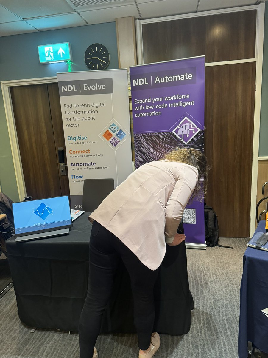 📸 Elizabeth putting her skills to practice, perfecting our table cloth today at #socitm. Transferring skills from her time as the Queens butler. 

You can take the girl out of the palace👑

Come and speak to us about #digitalandservicetransformation (or the Queen). #ndlsoftware