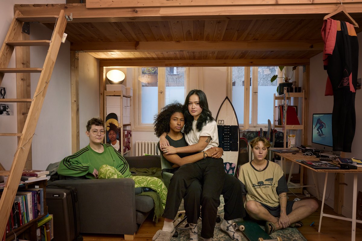 viewsfrance's tweet photo. IKEA organise à Paris une exposition de portraits réalisés par Annie Leibovitz, intitulée "Life at Home".

La collection comprendra 25 portraits de personnes, photographiées partout dans le monde dans leur domicile.

📅 29 février au 3 mars
📍 28, rue de Lappe, Paris (75011) https://t.co/kyx1JUcERw