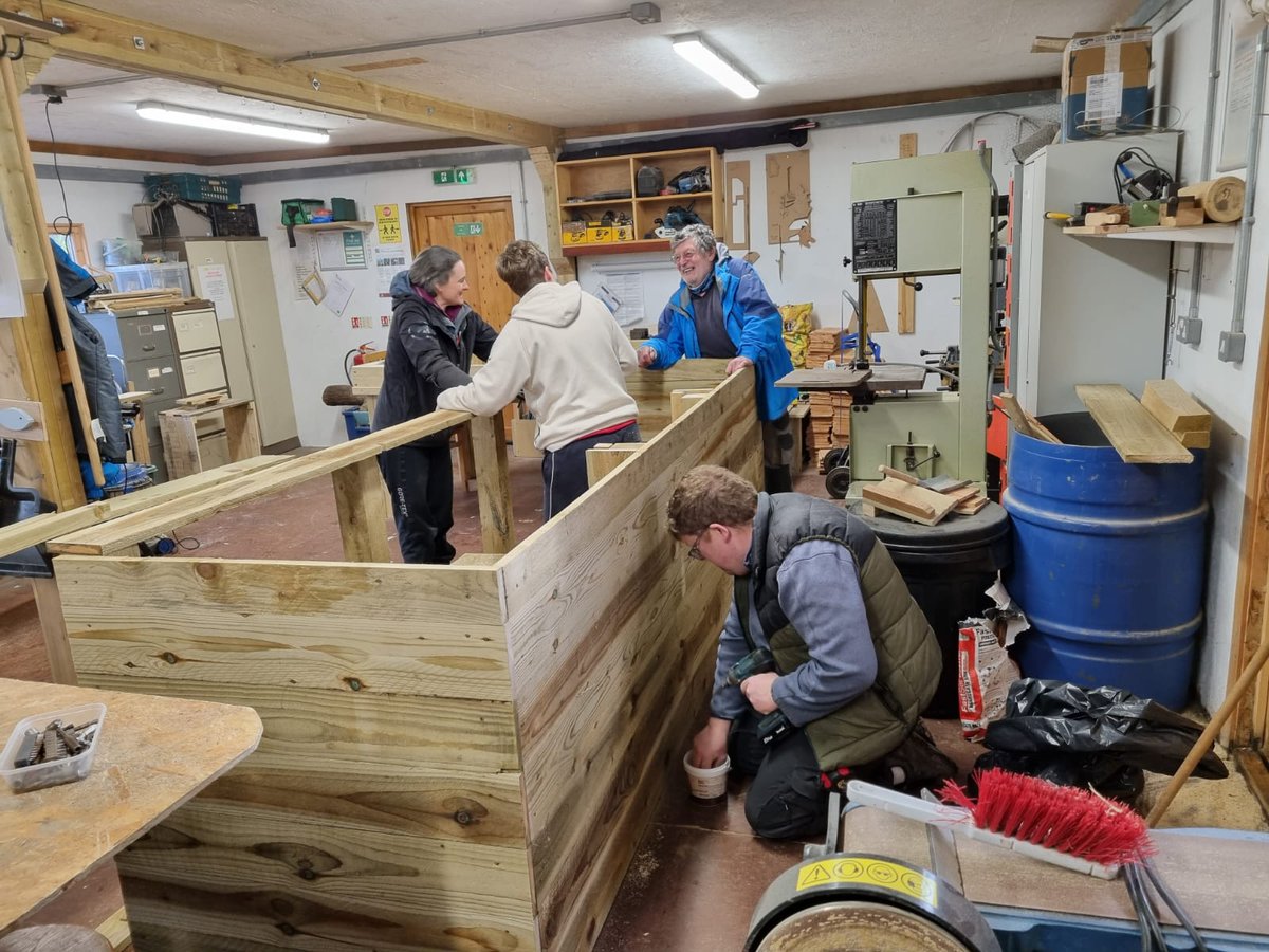 Wild_Elements's tweet image. #Woodworking volunteers hard at work developing a Trio Compost Bay, ready for delivery to Plas Arthur, Llangefni
#sitedevelopment