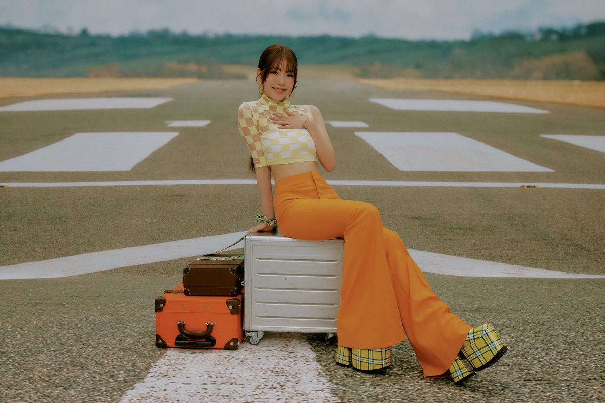 海老原鼓ちゃん10等身あるんか？！？！？！？！？！顔小さすぎる1cm