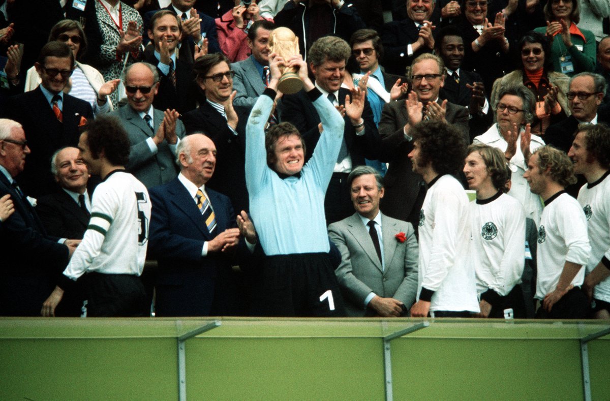 EURO2024DE's tweet image. 8⃣0⃣ - Happy Birthday, Sepp Maier 🎂🎁🥳🎉🇩🇪

#Europameister 1972 🏆
#Weltmeister 1974 🏆
