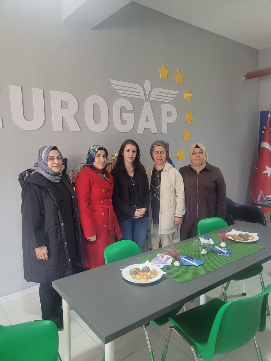 27 Şubat Sivil Toplum kuruluşları günü münasebetiyle Gap Özel Bireyleri Destekleme Derneği  başkanı sayın <a href="/berna_ekemen/">Berna EKEMEN</a>’i ziyaret ettik. Misafirperverliğinden ötürü kendisine teşekkür ederiz.

<a href="/MetinBaydilli/">Metin BAYDİLLİ</a> <a href="/zabeyazgul/">Zeynel Abidin BEYAZGÜL</a> <a href="/Karakopruak/">AK PARTİ KARAKÖPRÜ</a> <a href="/akkadinsanlurfa/">AK Kadın Şanlıurfa</a> 
#SivilToplumileelele