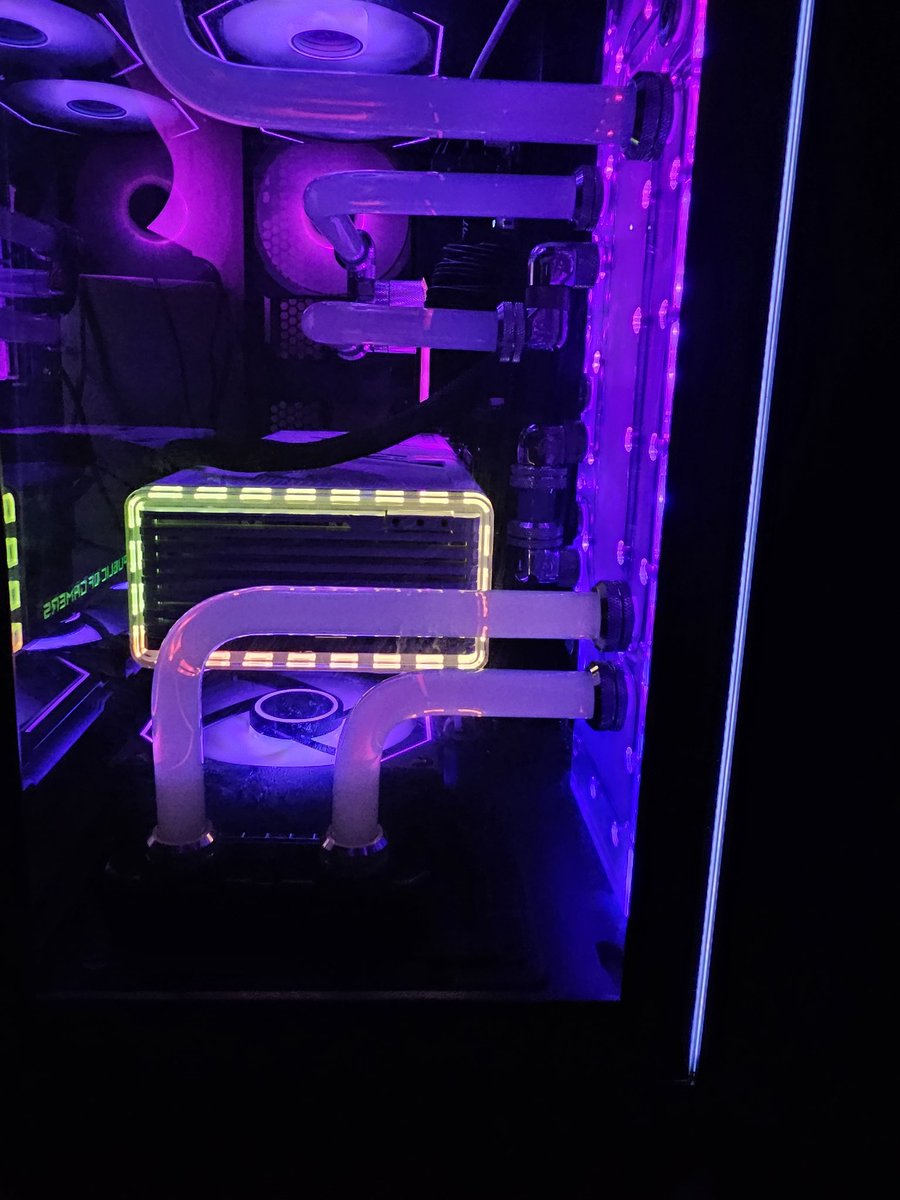 mr.medina.to.u tweet media