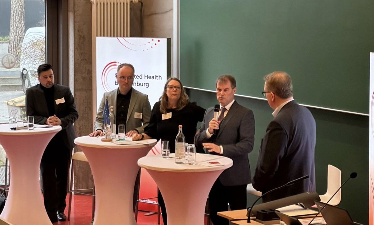 Prof. Holmberg: "Mediziner und Informatiker müssen zusammenfinden, um gemeinsam die Digitalisierung von Seiten der Leistungeserbringer zu gestalten!" Passend: Mit Prof. Purohit, THB, haben wir aktuell ein Digitaliserungs-Curriculum ins MHB-Medizinstudium implementiert.   #chb24