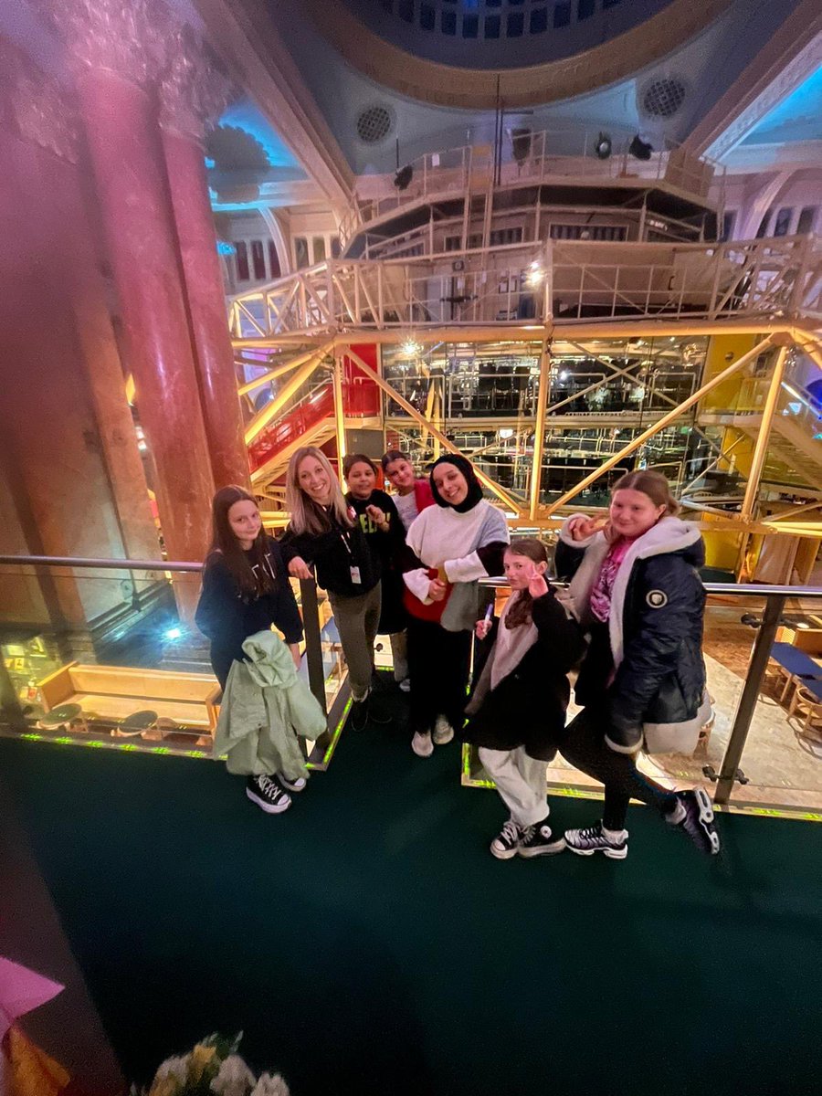 🎭THEATRE•TRIP😁 Members of our Wythenshawe @ForumCentre Saturday eve drama club attended the group’s 1st theatre trip this week; thanks to partners @rxtheatre for the tour & show! 🙌🏾 #oddarts #RoyalExchange #WythenshaweForum #DramaClub