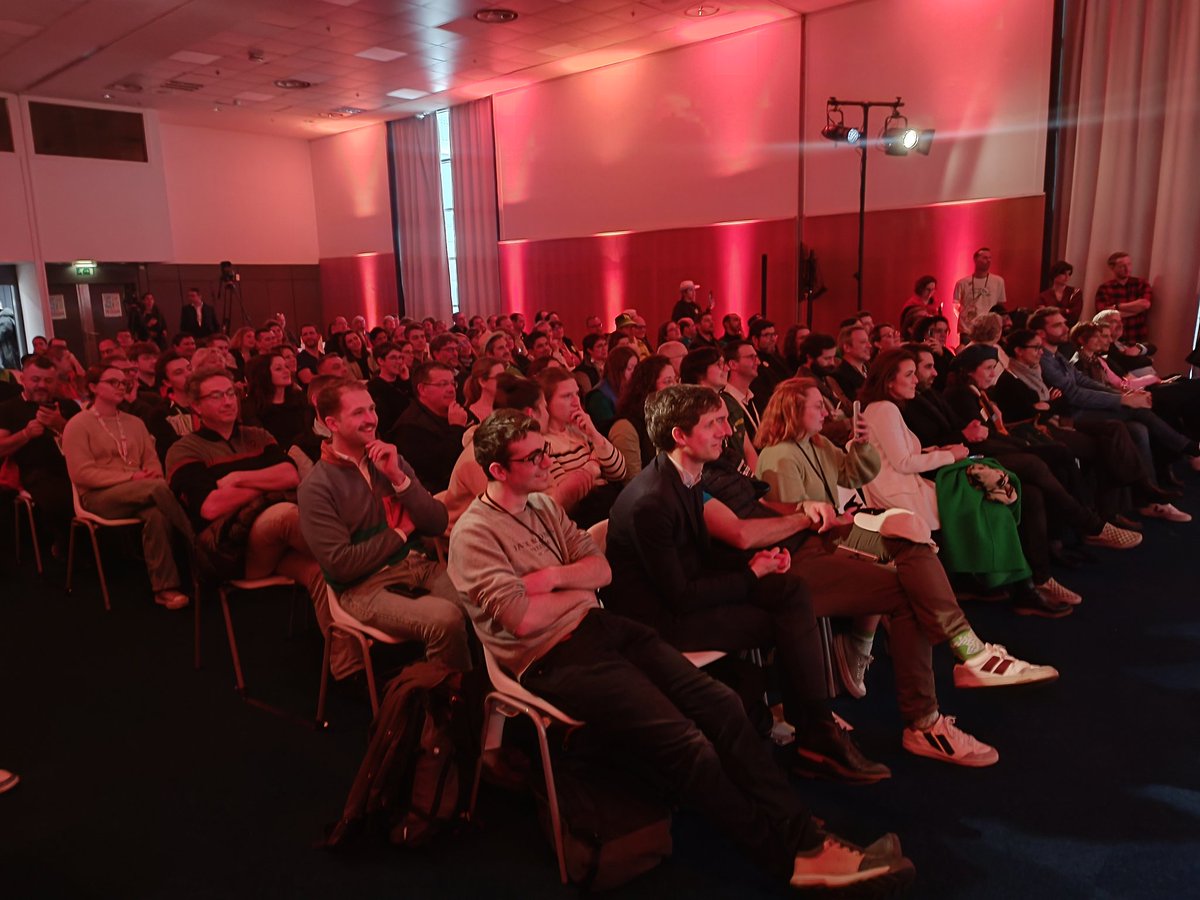 Un de mes moments préférés du Salon de l'agriculture, c'est le tweet apéro des <a href="/Fragritwittos/">FranceAgritwittos♥️</a>.

Les gars, les filles, vous avez fait tant pour renouer le lien entre la France et son agriculture. Vous êtes les visages positifs de ceux qui nous nourrissent. 

Merci!