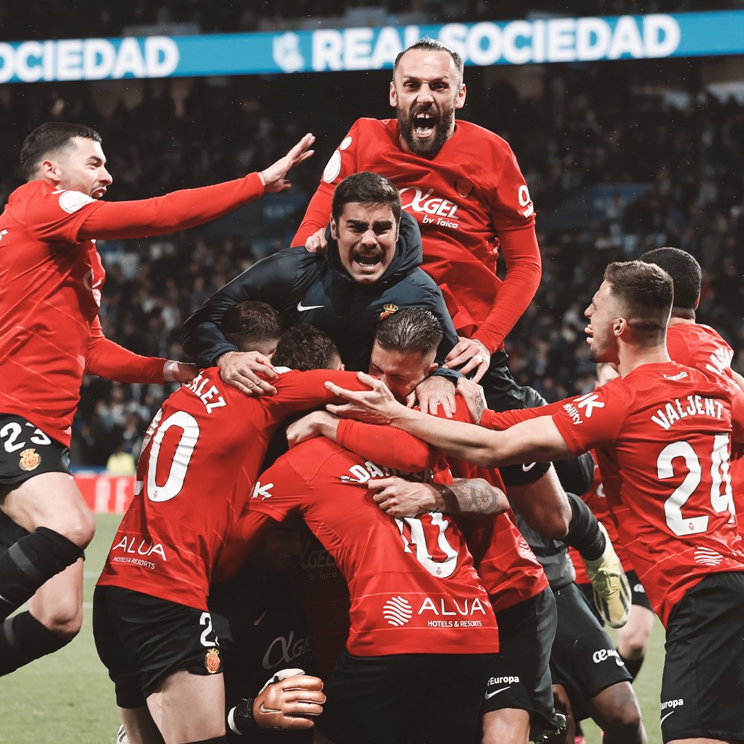 MuriqiVedat's tweet photo. ¡No pensamos ni tememos el fracaso, lo único que pensamos es en la gloria! ¡Último paso para hacer realidad un sueño! ¡Lo conseguiremos con todos vosotros! ❤️‍🔥 https://t.co/dEVFUO2Ygb