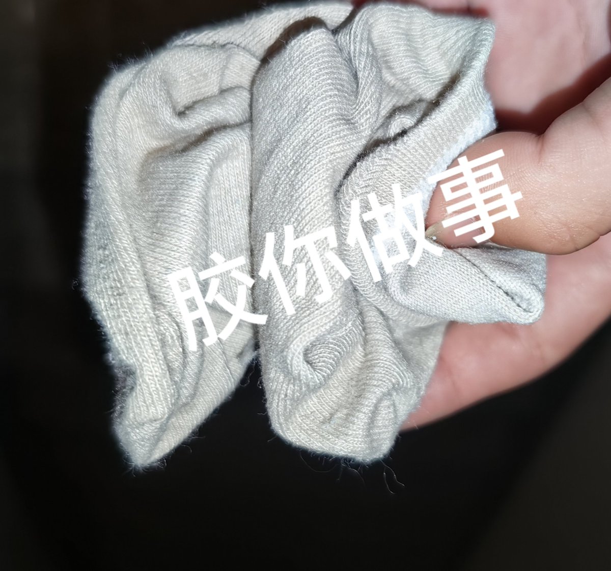 今晚算是没白来，高级极品鞋柜里还有袜子了，今天算是走运，袜子还热乎着的呢，更多细节在电报群