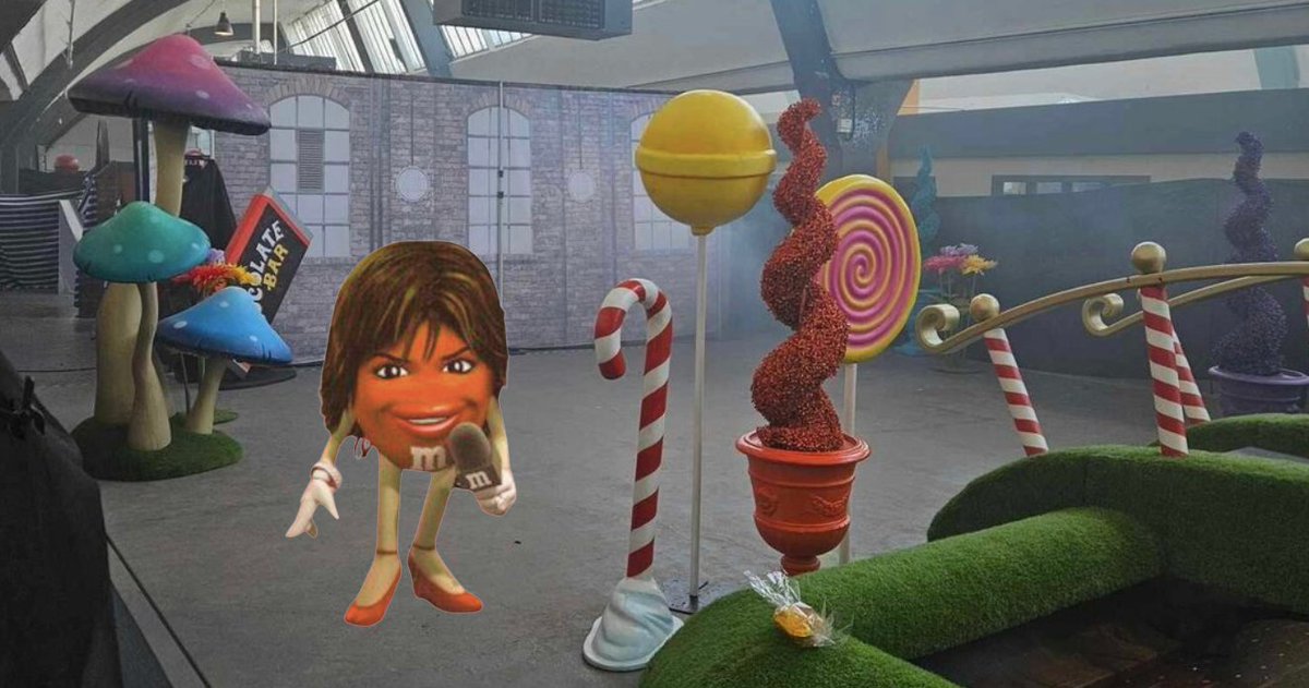 SeanMaguir's tweet photo. The Lisa Rinna M&amp;M has arrived at the immersive Willy Wonka Experience in Glasgow to interview the families affected. https://t.co/iGNWAx4snK