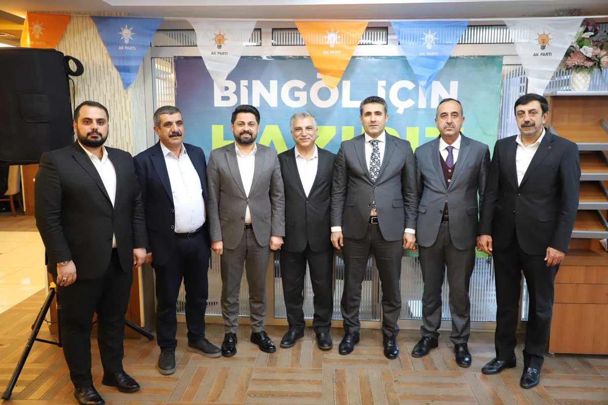 Genç Belediye Başkanımız <a href="/mzekidirik/">Mehmet Zeki Dirik</a> ve AK Parti Bingöl önceki dönem İl Başkanımız <a href="/hsaglar/">Haşim Sağlar</a> Seçim Koordinasyon Merkezimizde bizleri ziyaret etti. Rabbim birliğimizi ve beraberliğimizi daim eylesin.
<a href="/_cevdetyilmaz/">Cevdet Yılmaz</a> <a href="/erkankandemir/">Erkan Kandemir</a> <a href="/FeyziBerdibek1/">Feyzi Berdibek🇹🇷</a> <a href="/Korkutata_Zeki/">Zeki Korkutata</a> <a href="/yilmaz_seven/">Av. Yılmaz SEVEN</a>