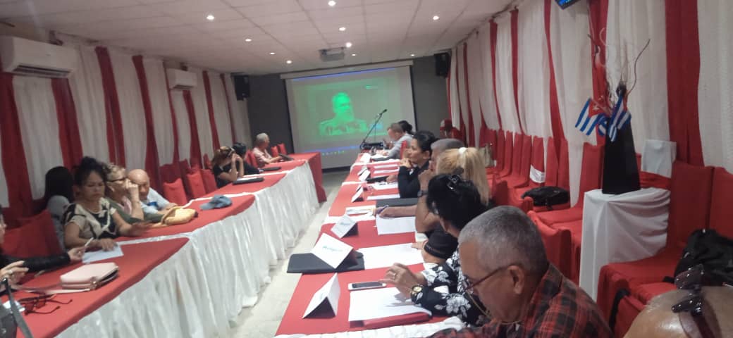 #Cuba: Inició el Balance Anual de la Vivienda en #Holguín con un audiovisual del Constructor mayor, #FidelPorSiempre. El territorio cumple el plan lineal de inversiones en 2023 y en enero de 2024, inspirados en la idea que #SiSePuede. #GenteQueSuma