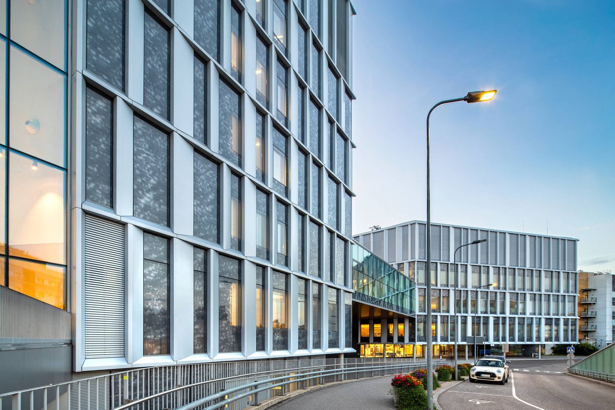 Yhdysvaltalainen aikakauslehti Newsweek on listannut 250 maailman parasta sairaalaa. HUS on listalla sijalla 50. Listalle pääsivät sairaalat, joita suosittelivat terveydenhuollon ammattilaiset ja potilaat, ja joiden hoito on laadukasta ja tehokasta.