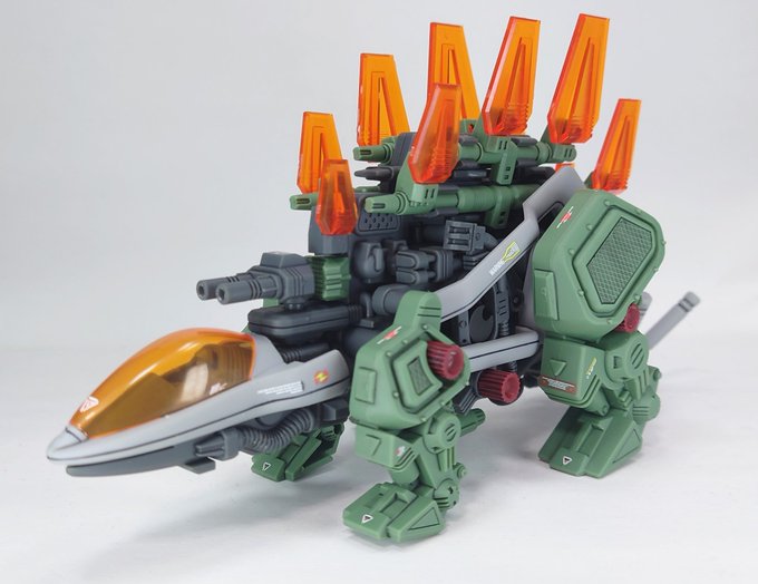 ゴルヘックス 完成です。
HMMの余った水転写式デカール貼ってます。
#ゾイド
#ZOIDS 