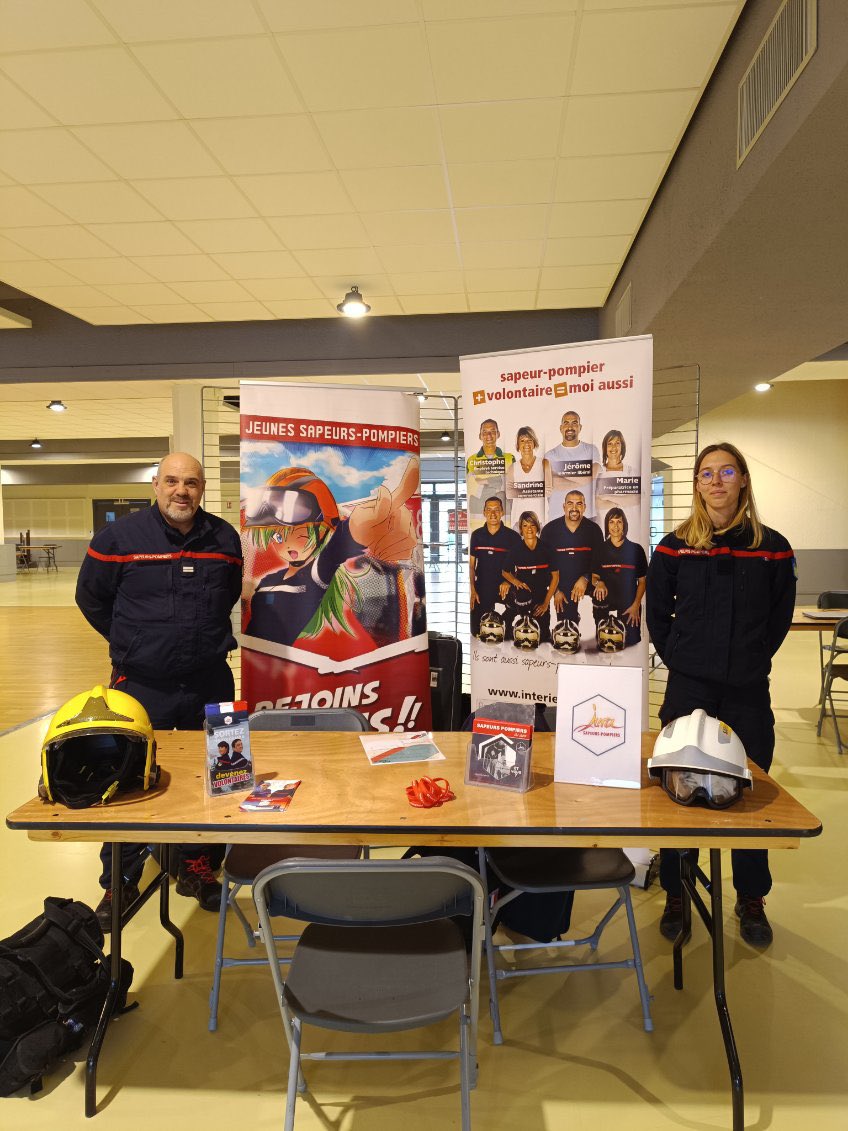 [Campagne de Recrutement] Le SDIS du Jura - Officiel était présent au forum des jobs d’été d’Info Jeunesse à Juraparc. 450 jeunes sont venus découvrir une vingtaine de métiers dont celui de sapeur-pompier. Ils ont également découvert l’engagement citoyen.