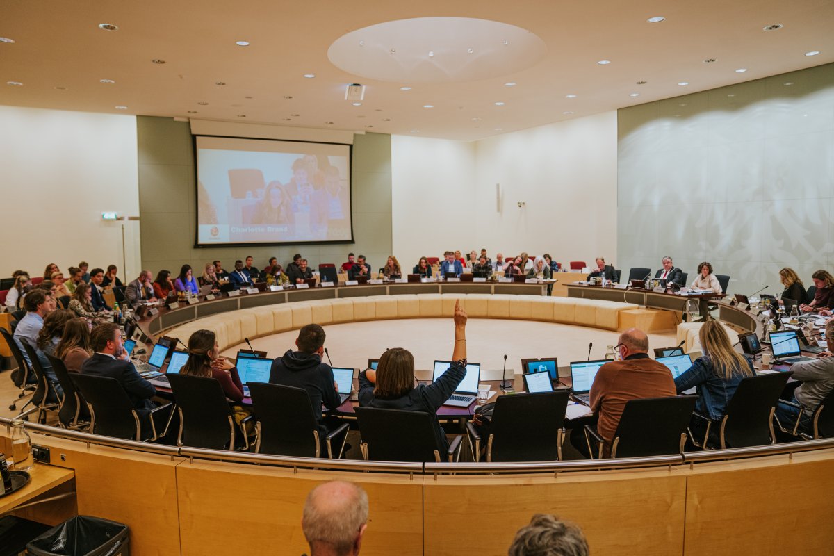 Vanavond in de #raad024 o.a.:
♦️ Participatie en democratische vernieuwing
♦️ Notitie leegstand
♦️ Verkeersproblematiek en luchtkwaliteit Lindenholt

📺Volg de besluitronde vanaf 19.30u 👉bit.ly/3Telqeu