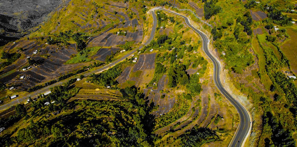 UNRA_UG's tweet image. 🚧 Kapchorwa—Suam road project [73 Km].

The project, now set for commissioning, traverses the districts of #Kapchorwa, #Kween and #Bukwo in the Eastern part of Uganda starting from the outskirts of Kapchorwa Town, about 305 Kms Northeast of Kampala City.

#UNRAworks