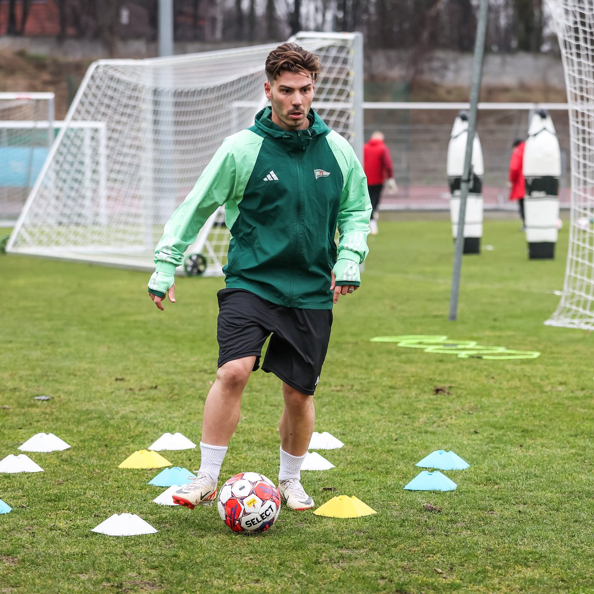 LechiaGdanskSA's tweet photo. Luis, dobrze Cię widzieć! 😍 https://t.co/gQmTLv3Tdd