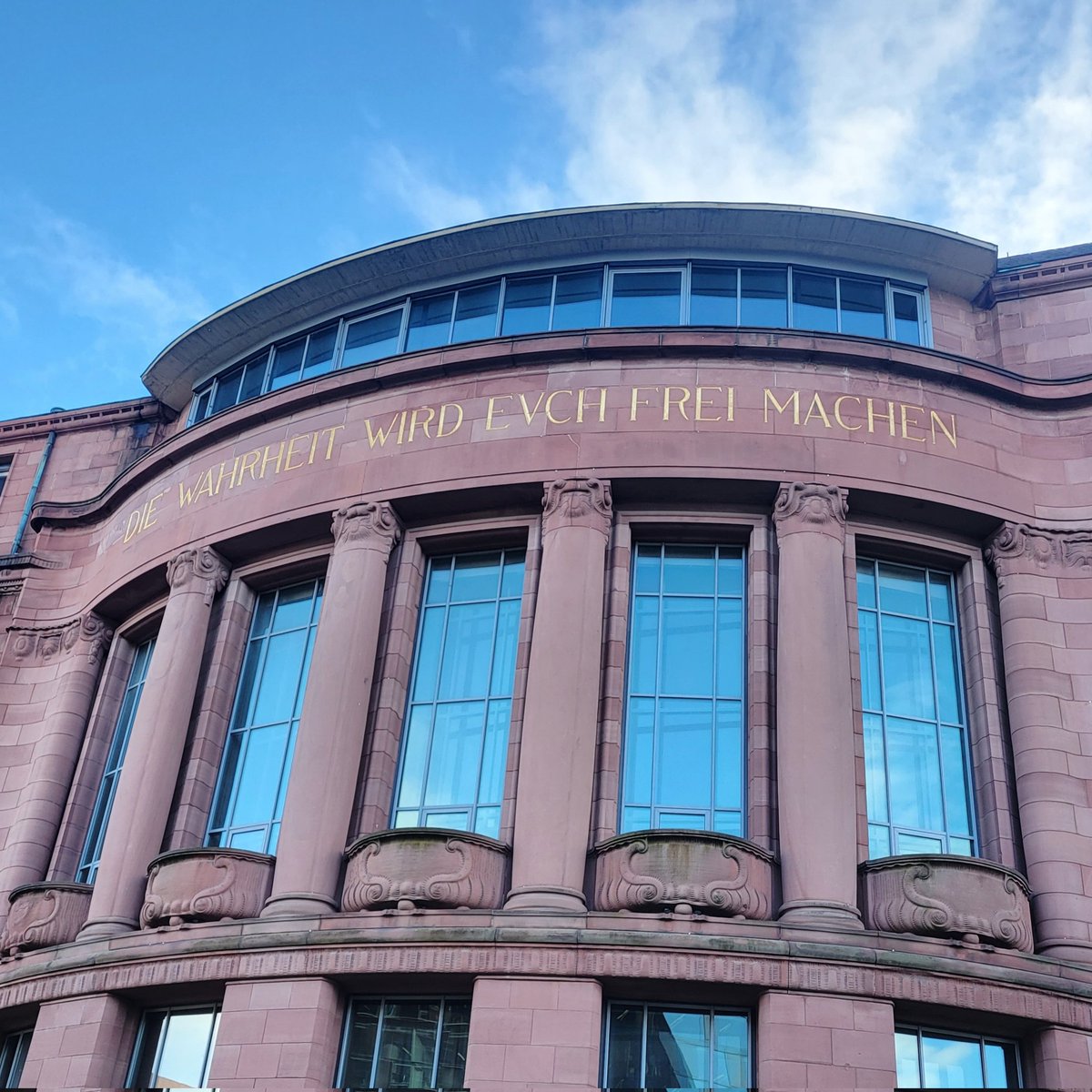 Thrilled to announce that starting in April, I will join <a href="/unifreiburg/">Universität Freiburg</a> as junior professor Sinology/contemporary China. Looking forward to working with new students and colleagues on science fiction, new media, AI情 and much more!