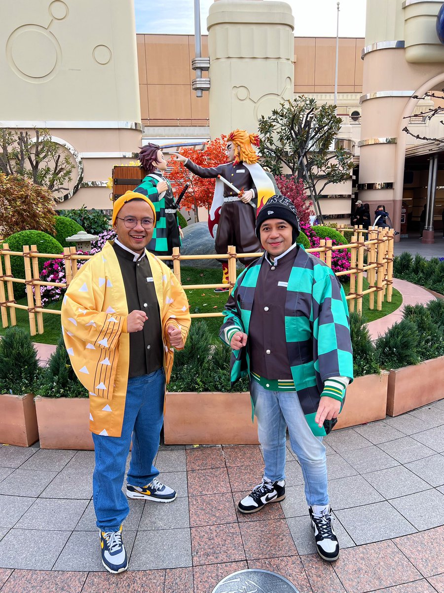AlvinGilangR's tweet photo. @onifess pake nezuko bucket sama mugen train bag minggu lalu abis dari universal studio japan hehe.. td nya mau pake haori jg tapi gak pede 😂 https://t.co/MDekgkdlOF