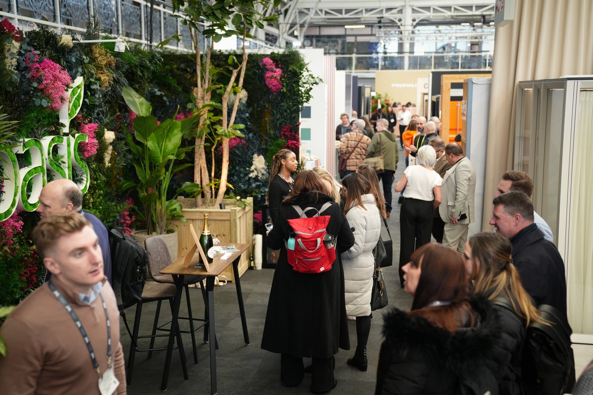WorkspaceShowUK's tweet image. The clock&apos;s ticking, but the show floor is still buzzing with activity! You have until 5:30 PM to explore the stands and experience the magic of the Workspace Design Show. Don&apos;t let the day slip away without checking out everything on display.

#WorkspaceDesignShowLondon