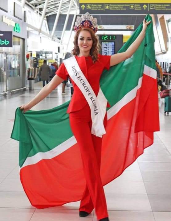 Miss Europe güzellik yarışında Tatar kızı - Roza (Gül yani) Gadiyeva 
1. oldu. Yarışta kızımız Süyümbike hanbike giyimde de Türk kultürün gösterdi.
Gururuz!