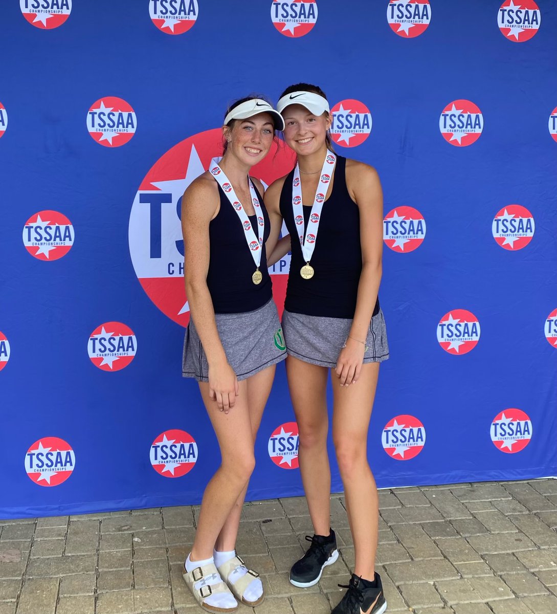 Knoxville Catholic☘️ (@knoxcatholic) on Twitter photo 👀 Chloe Truss <a href="/kchsxctf/">Irish XC/T&F</a>, Eleni Liakonis & Lillie Murphy <a href="/kchs_tennis/">Knoxville Catholic Tennis</a> 💥 #goirish☘️
knoxnews.com/story/sports/h… 👀 Chloe Truss <a href="/kchsxctf/">Irish XC/T&F</a>, Eleni Liakonis & Lillie Murphy <a href="/kchs_tennis/">Knoxville Catholic Tennis</a> 💥 #goirish☘️
knoxnews.com/story/sports/h…