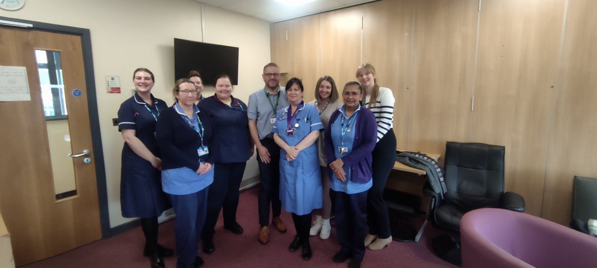 A huge honour today to meet with  the Chorley Villages DN team and @pauljebb1 @WeAreLSCFT  to share their #CavellStarAward for outstanding patient care! Congratulations to you all @JoJo_Stocks @CavellCharity @GoalsOlivers @Bex2079 @StaceyBatty2 @Sarahmarquis5