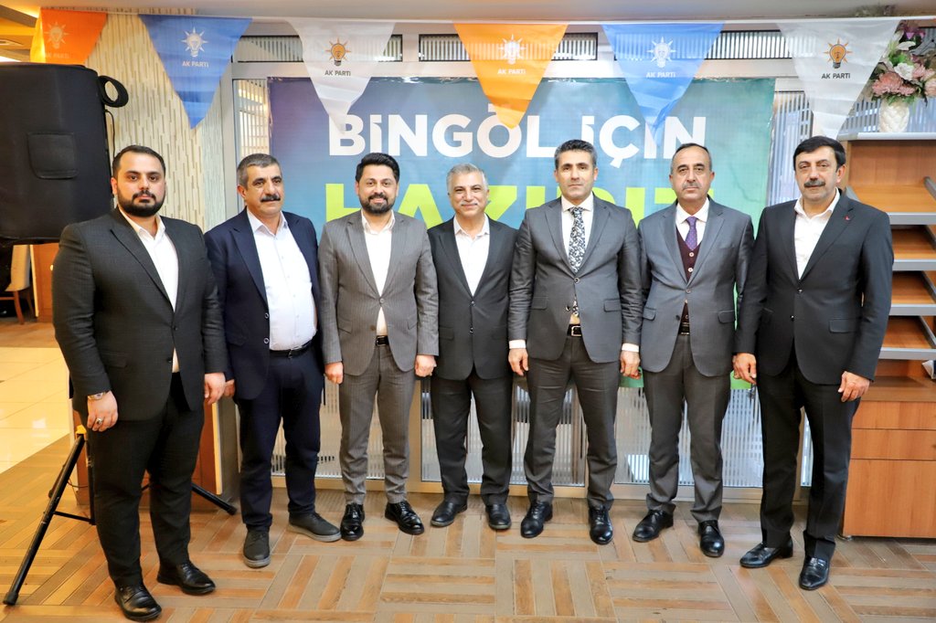 Önceki dönem İl Başkanımız <a href="/hsaglar/">Haşim Sağlar</a> Genç Belediye Başkanımız <a href="/mzekidirik/">Mehmet Zeki Dirik</a> ile birlikte Seçim Koordinasyon Merkezimizi ziyaret etti. 
<a href="/yilmaz_seven/">Av. Yılmaz SEVEN</a> <a href="/Erdalarikan12/">Erdal ARIKAN</a> <a href="/EnessAslan_/">Enes ASLAN</a> <a href="/bingolbel/">Bingöl Belediyesi</a>