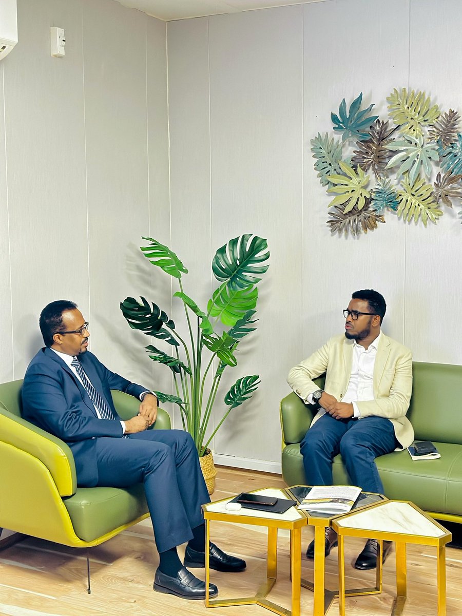 Today, @AmbGamal welcomed and had discussions with @MohamoudKaarshe, the new IGAD Head of Mission to Somalia, at @ICECAEP_IGAD. They engaged in insightful discussions on climate-induced challenges and the ongoing efforts of @igadsecretariat & international partners.