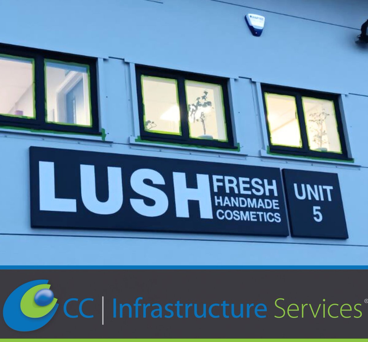 A luscious new look! We take pride in our dedication to deliver outstanding results. Recently partnering with Lush, a pioneer in sustainable cosmetics who share our vision of an environmentally friendly world.

#lush #cleaning #infrastructure #painting