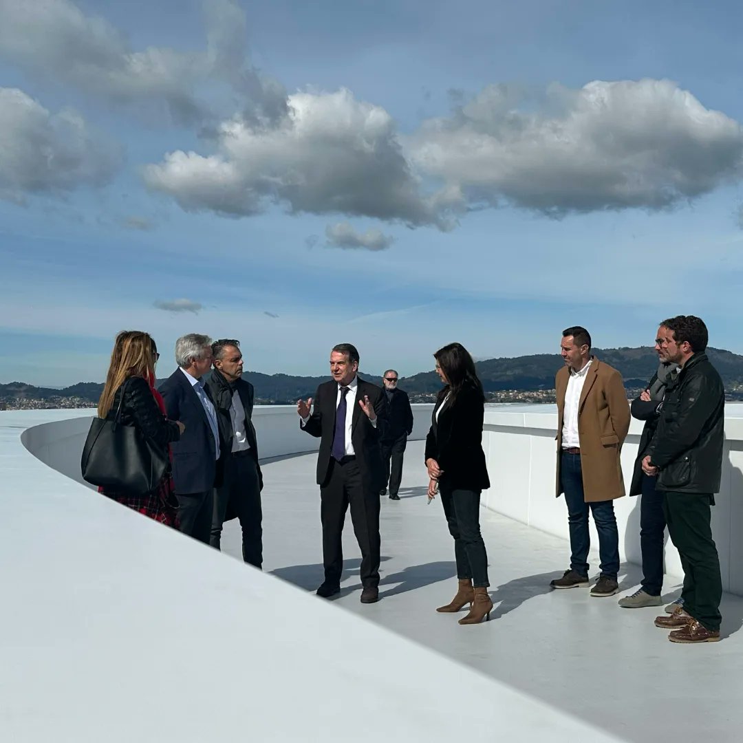 abelcaballero's tweet photo. 🛗 Visitando el 𝗛𝗔𝗟𝗢 con los responsables de su construcción 🏗 https://t.co/nJXxwcwblB