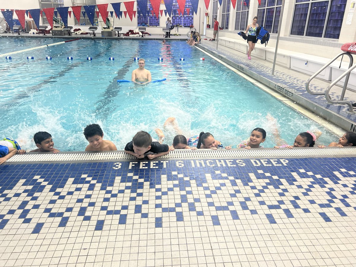 ScschoolsP's tweet image. Yates is in the pool!  #LearntoSwim @SCSchools @PhysYates @PrincipalYates