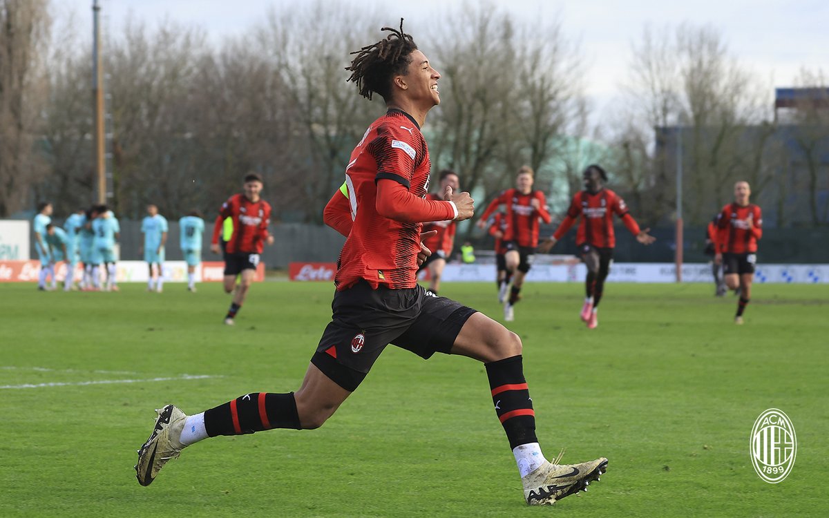 acmilanyouth's tweet photo. 📸 Il finale più bello!
#ACMSCB
#UYL #SempreMilan https://t.co/AnE6rAqBOX