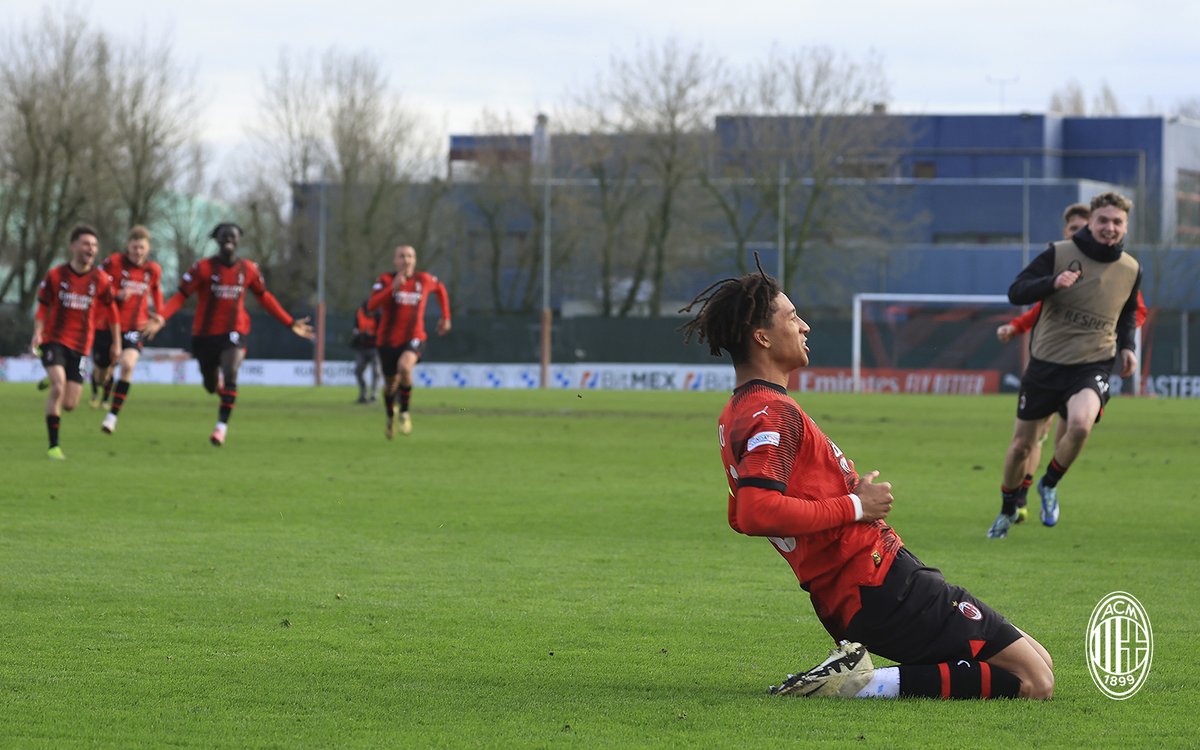 acmilanyouth's tweet photo. 📸 Il finale più bello!
#ACMSCB
#UYL #SempreMilan https://t.co/AnE6rAqBOX