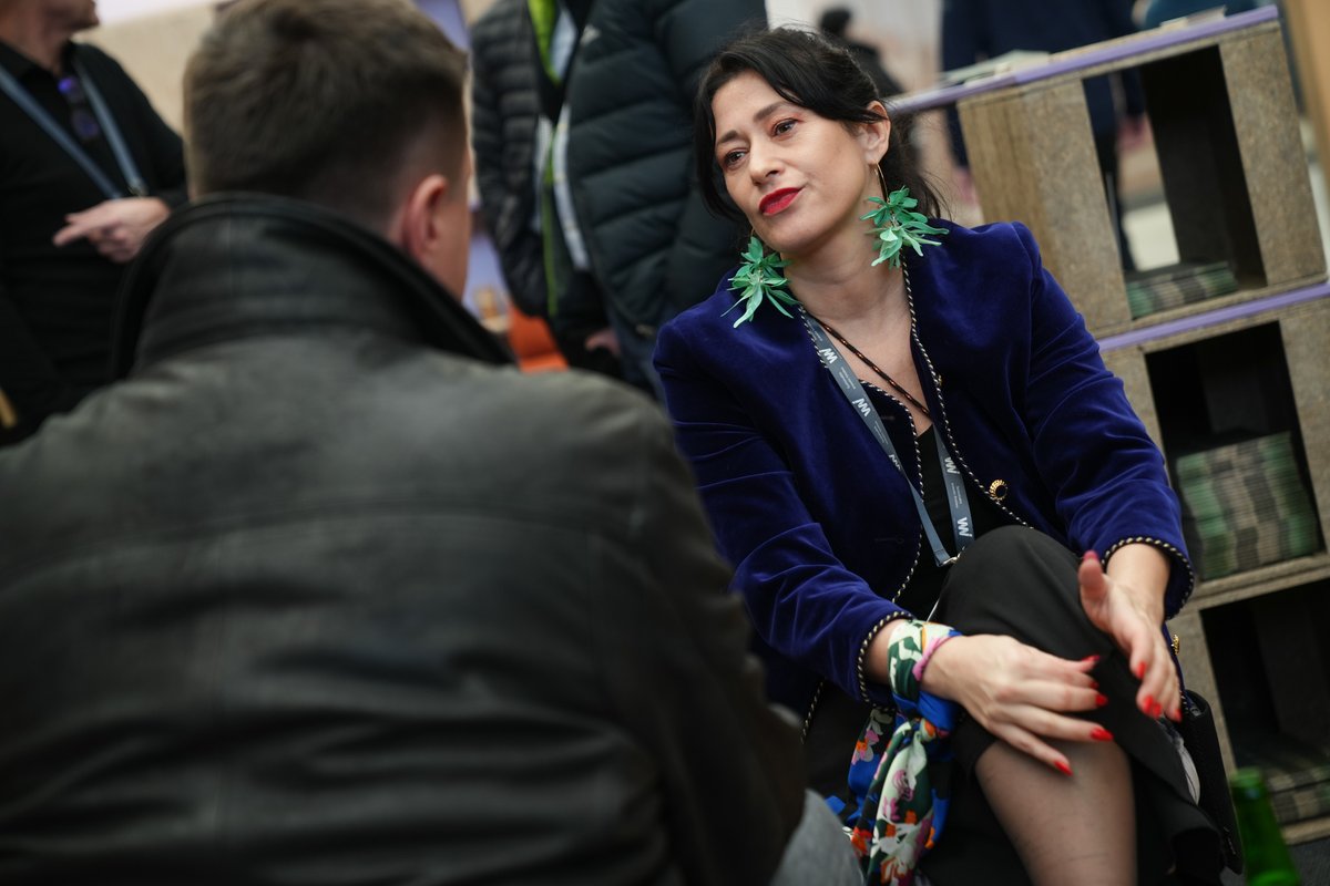 WorkspaceShowUK's tweet image. Day two is still going strong, with plenty of must-see stands and mini-events happening until 5:30 PM. Each exhibitor is bringing something unique to the table, from new concepts to competitions, drinks and workshops. See you at the BDC!

#WorkspaceDesignShowLondon