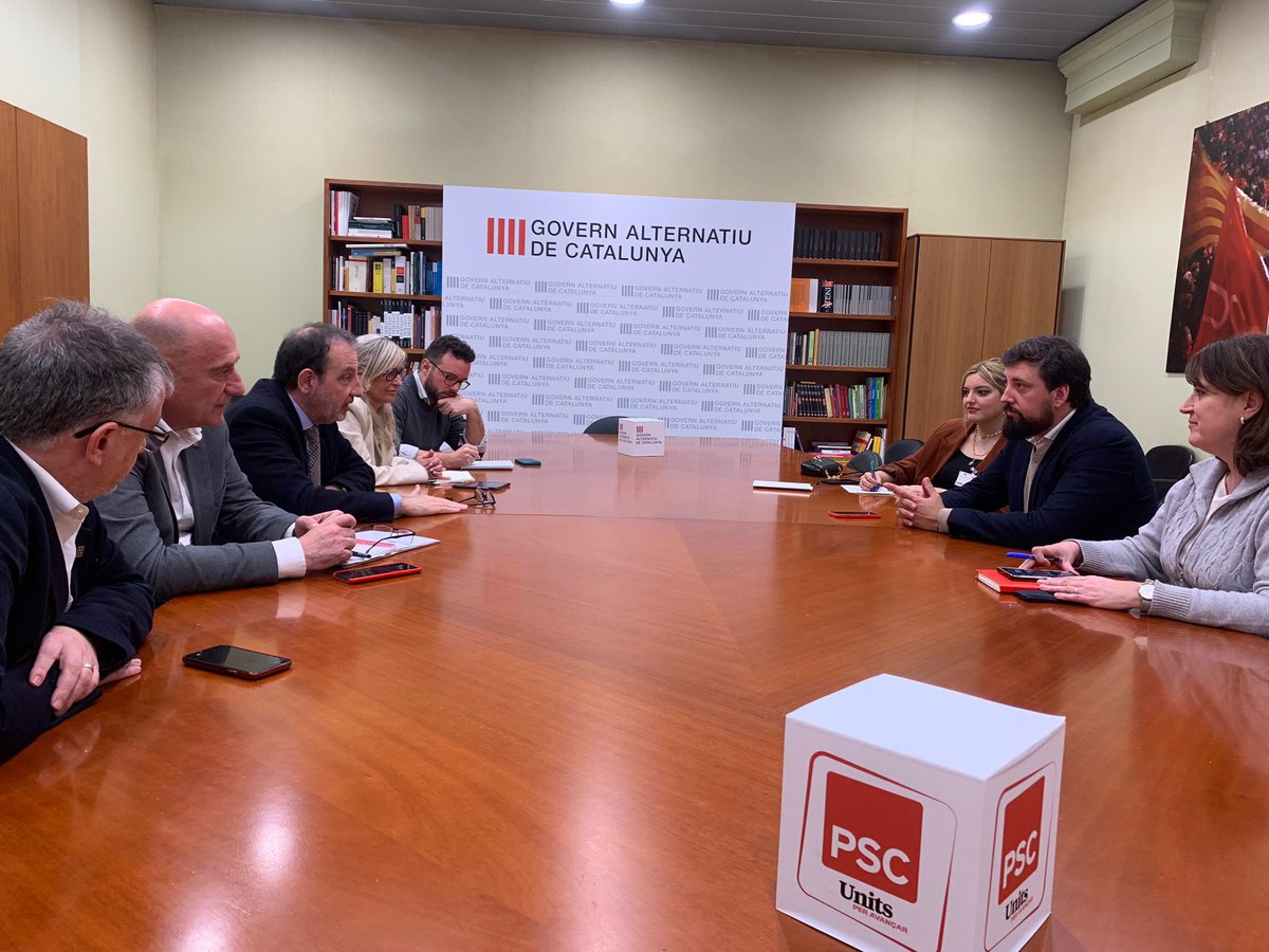 Fernando Carrera (@fercarreralopez) on Twitter photo 👮♂️🚔Avui ens hem reunit al <a href="/parlamentcat/">Parlament de Catalunya</a> amb els diputats <a href="/Ramon_Espadaler/">Ramon Espadaler</a> <a href="/mario_bcn/">Mario Garcia</a> <a href="/HelenaBayo2/">Helena Bayo</a> <a href="/judithalcala/">Judit Alcalá</a> <a href="/OAparicioPedros/">Oscar Aparicio Pedrosa</a> per tractar els problemes de seguretat que pateix #Badalona. Seguim treballant per buscar sol•lucions enfront de la deixadesa del govern municipal. 👮♂️🚔Avui ens hem reunit al <a href="/parlamentcat/">Parlament de Catalunya</a> amb els diputats <a href="/Ramon_Espadaler/">Ramon Espadaler</a> <a href="/mario_bcn/">Mario Garcia</a> <a href="/HelenaBayo2/">Helena Bayo</a> <a href="/judithalcala/">Judit Alcalá</a> <a href="/OAparicioPedros/">Oscar Aparicio Pedrosa</a> per tractar els problemes de seguretat que pateix #Badalona. Seguim treballant per buscar sol•lucions enfront de la deixadesa del govern municipal.