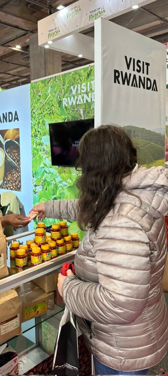 🔥 Plongez dans l'univers de la cuisine Rwandaise avec la sauce Skaï chili 🌶️ conçue avec amour au #Rwanda! Disponible en exclusivité au Salon #AgricoledeParis2024