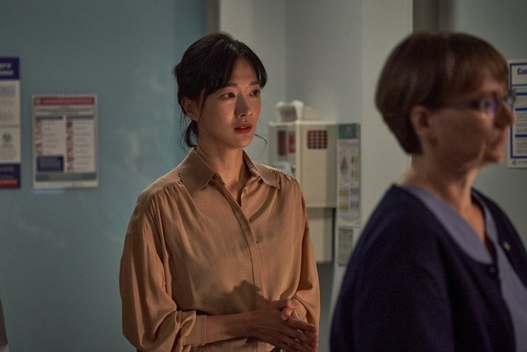 파묘 유난히 기억에 남는 조연헴들

1. 명예쪽빠리 일가 며늘헴

엔딩크레딧 이름도 없이ㅠ 걍 박지용 처 ㅇㅈㄹ 쫌 짱나내 무튼..
연기도 잘 하고 너무 골져스 함 특히 중반에 깜장 롱코트 입고 나왔을 땨 ㄹㅇ 홀림
친일파 집구석 장손라인 유일한 생존자가 며느리랑 와기인 점도 goat