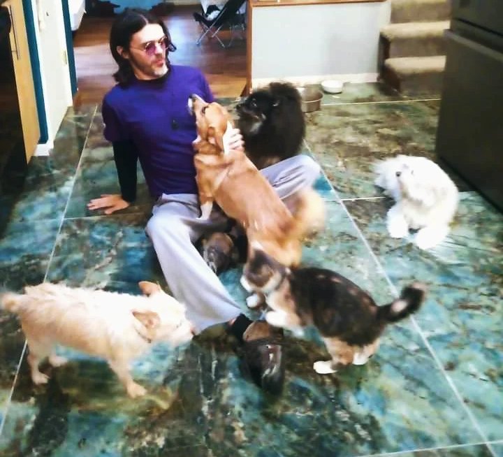 SRWoodward2's tweet image. me posting #koans on #webnet
to #overstimulated #humans: 
🦗 ....🦗.....🦗.....🦗.....🦗

me in the real life, around 
sum #animals &amp;amp; #children 🌝: