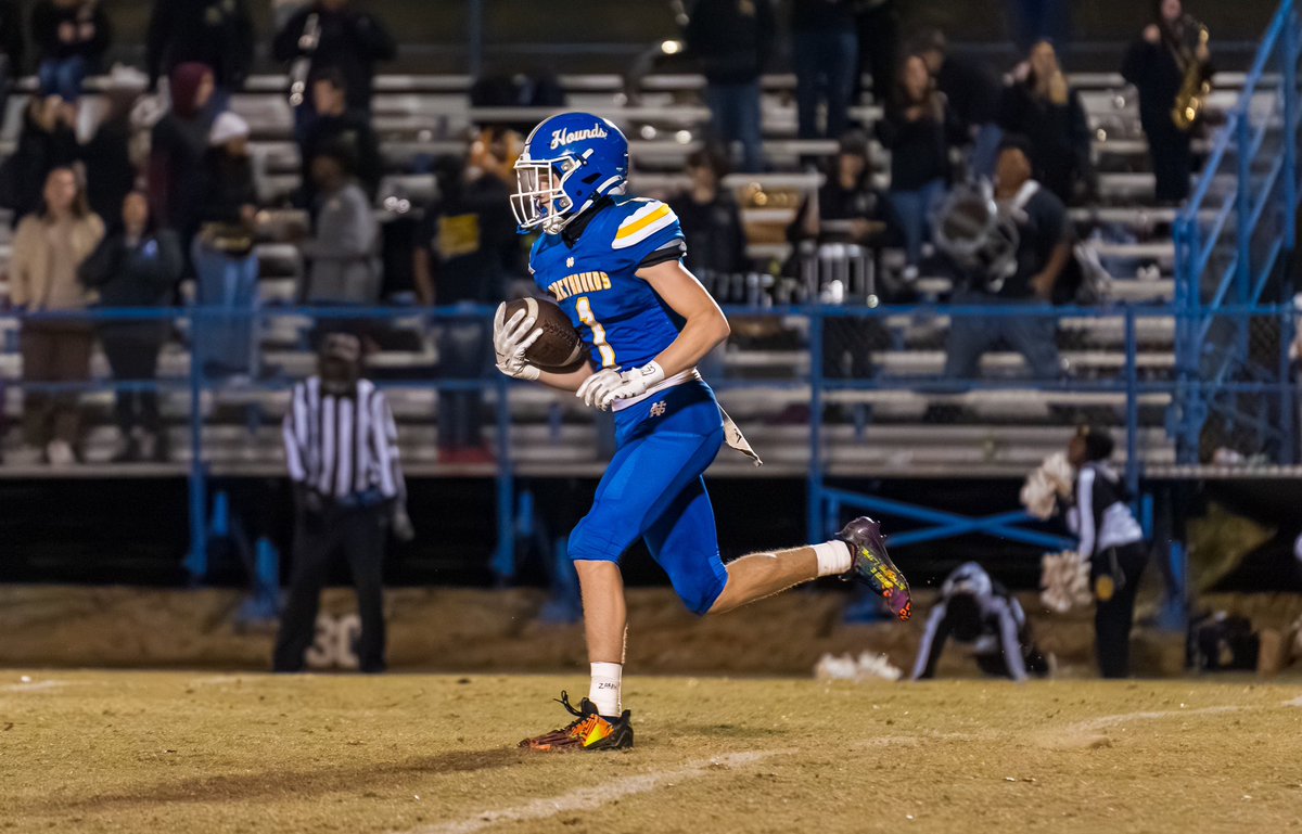 Congratulations to our guy @SimmonsDerrick_ on being selected to the Carolinas Coaches Combines Senior (c/o 2025) at Greensboro Page! @CoachesCombines | #CarolinaCoaches24 |#RecruitTheHounds 🐶‼️