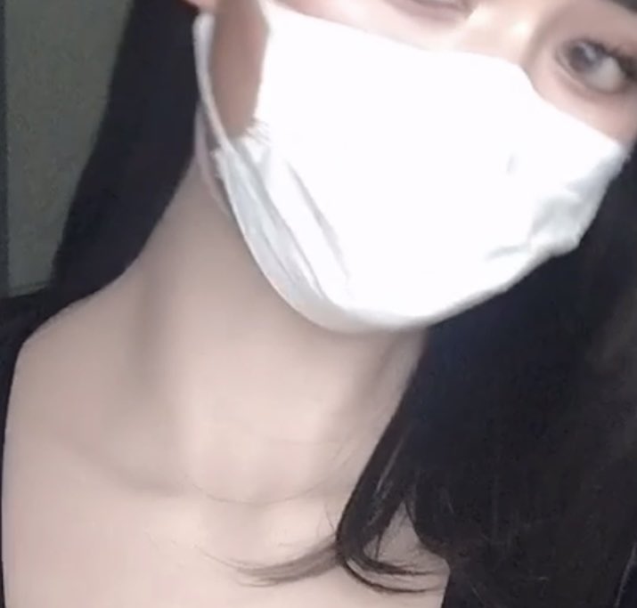 これ見て！😨
シリコンおっぱいを着て、女だと思わせて騙してるだけだから、首のところの継ぎ目が見えてる😰　やばいね、、　みなさん騙されて盗撮されないようにね😣