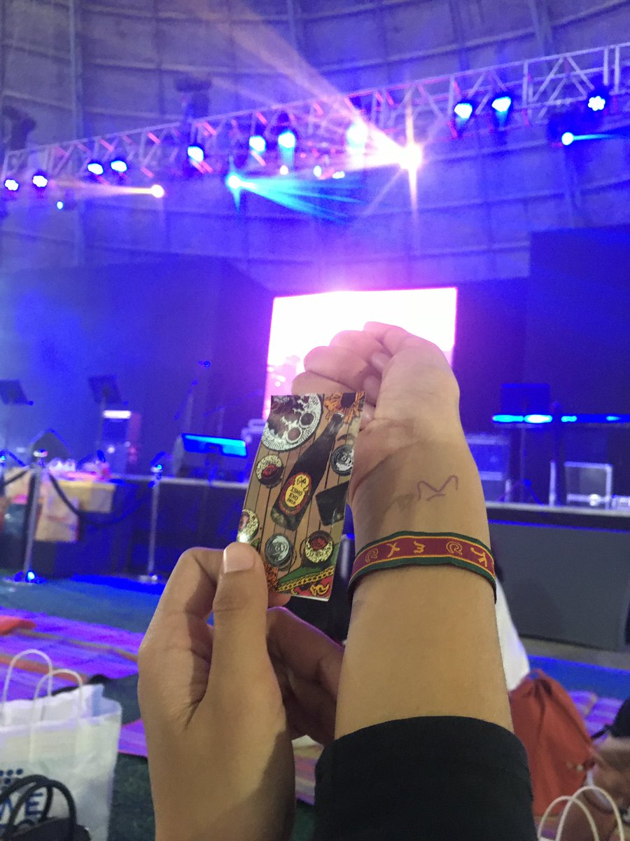 chanbaekinology's tweet photo. happy (real) anniversary sa'yo #diskoexo https://t.co/0HctwkiqJM